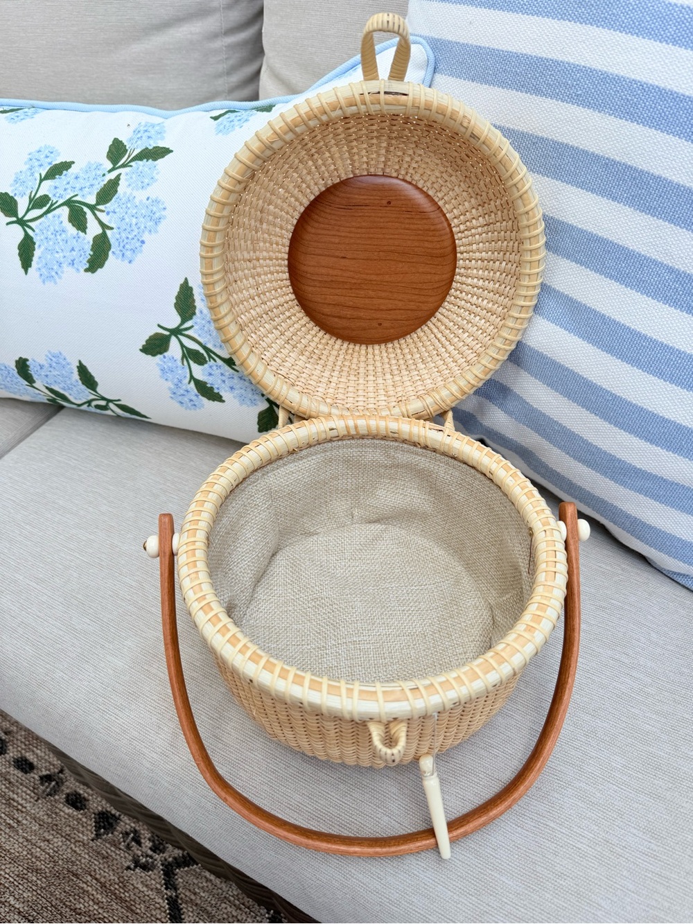 Woven Basket Top Handled Purse - Nantucket/ Cape Cod vibes Brand New - Picture 5 of 7